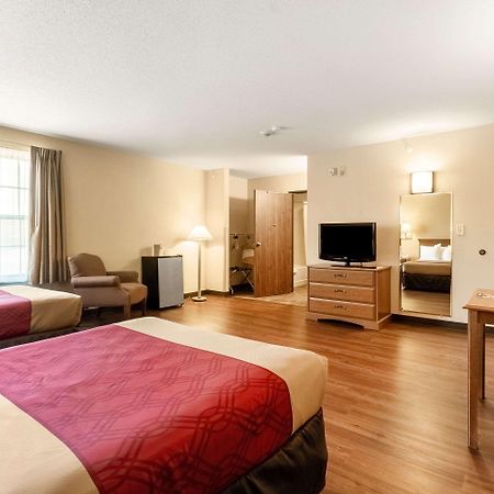 Econo Lodge Hadley Near University Exterior foto