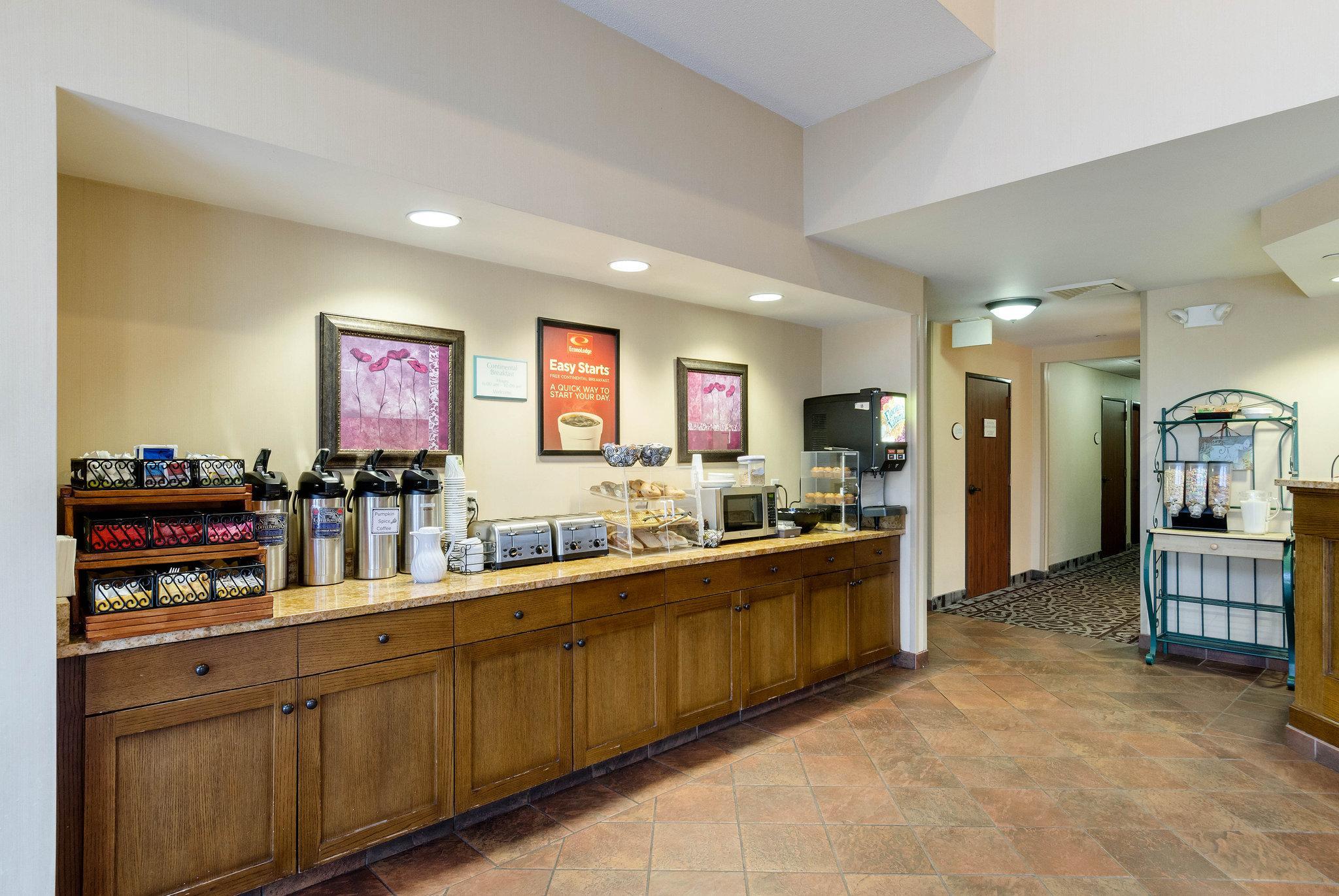 Econo Lodge Hadley Near University Exterior foto